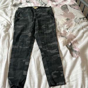 Democracy black/grey camo skinny pants size 14w